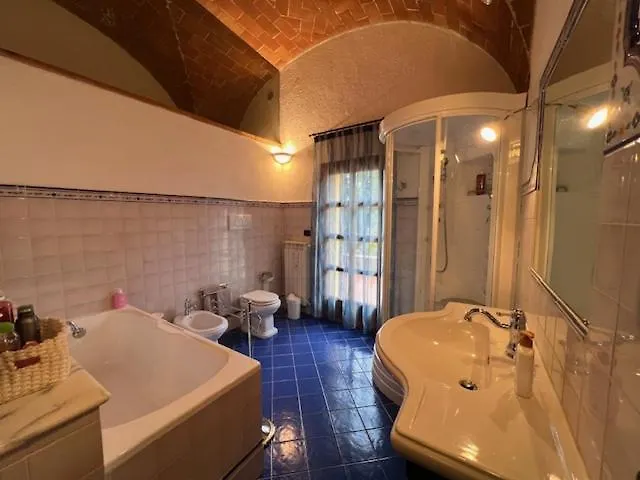 Podere Mona Помаранче